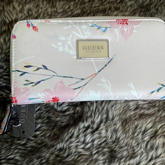 Guess Los Angeles, floral and white  tote with keychain and wallet. - Picture 2 of 3